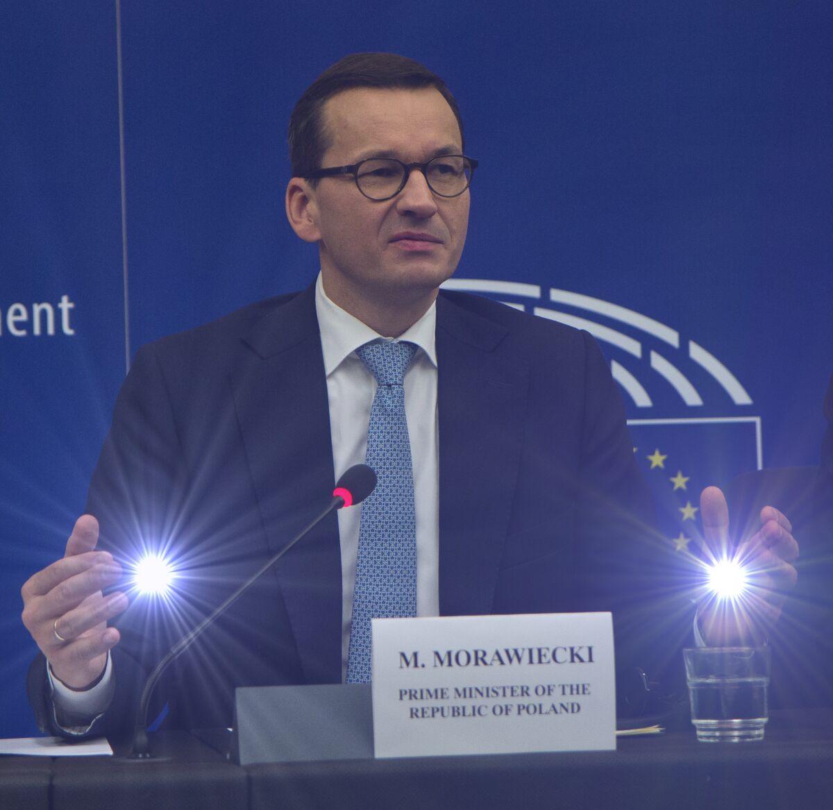 NonNews:Czarnoksiężnik Morawiecki Wyczarował Dworzec – Nonsensopedia ...