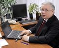 Jarosław Kaczyński laptop.jpg