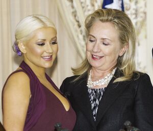 Christina Aguilera i Hillary Cilnton.jpg